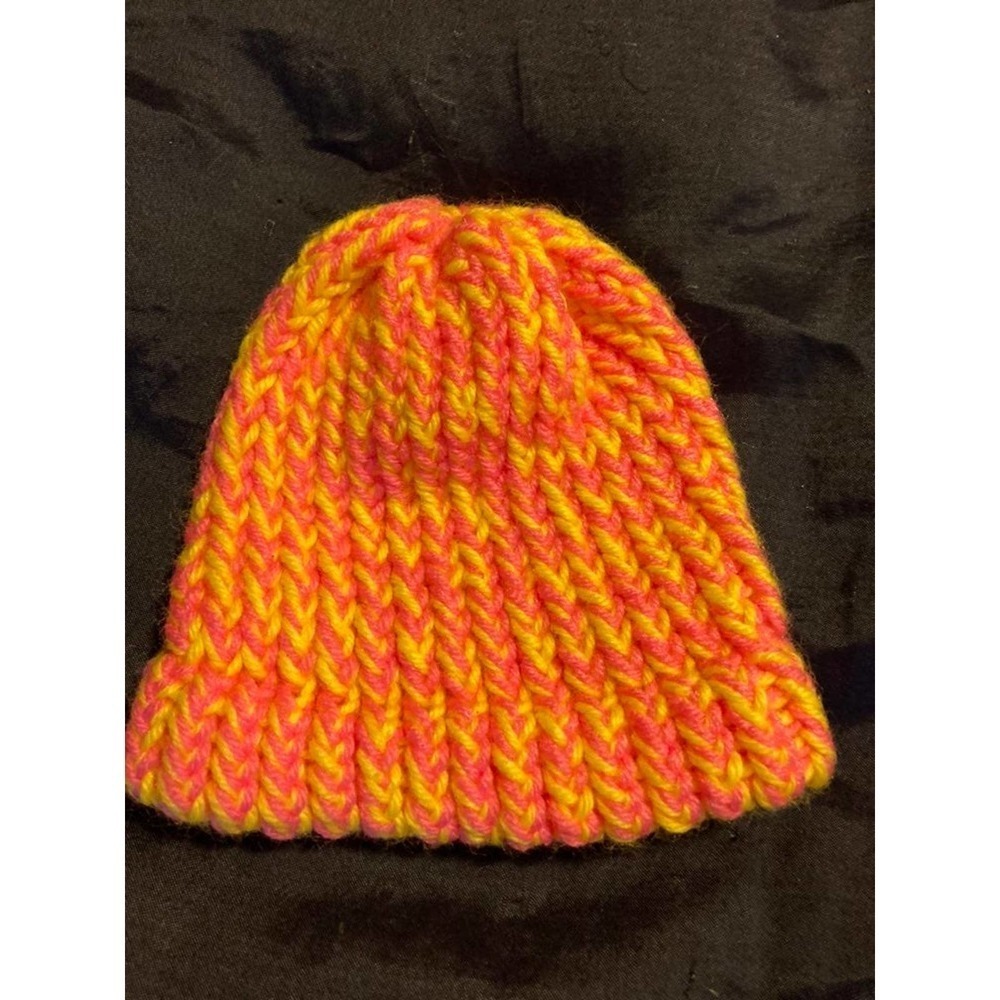 Handmade baby hats (bundle of 8) - Picture 6 of 9